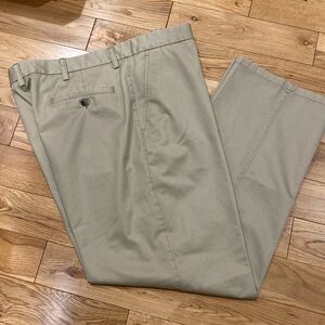 2/$30 ✴️ Men’s St. John’s Bay Classic Fit Khakis size 40 x 32